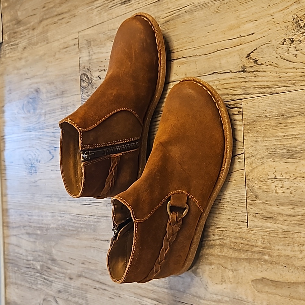 BORN Leather Zip-up Ankle Booties W- Rubber Sole And Braid Detail